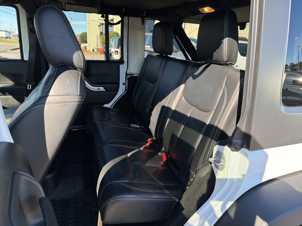 Used 2015 Jeep Wrangler Unlimited Rubicon w/ Connectivity Group image 20
