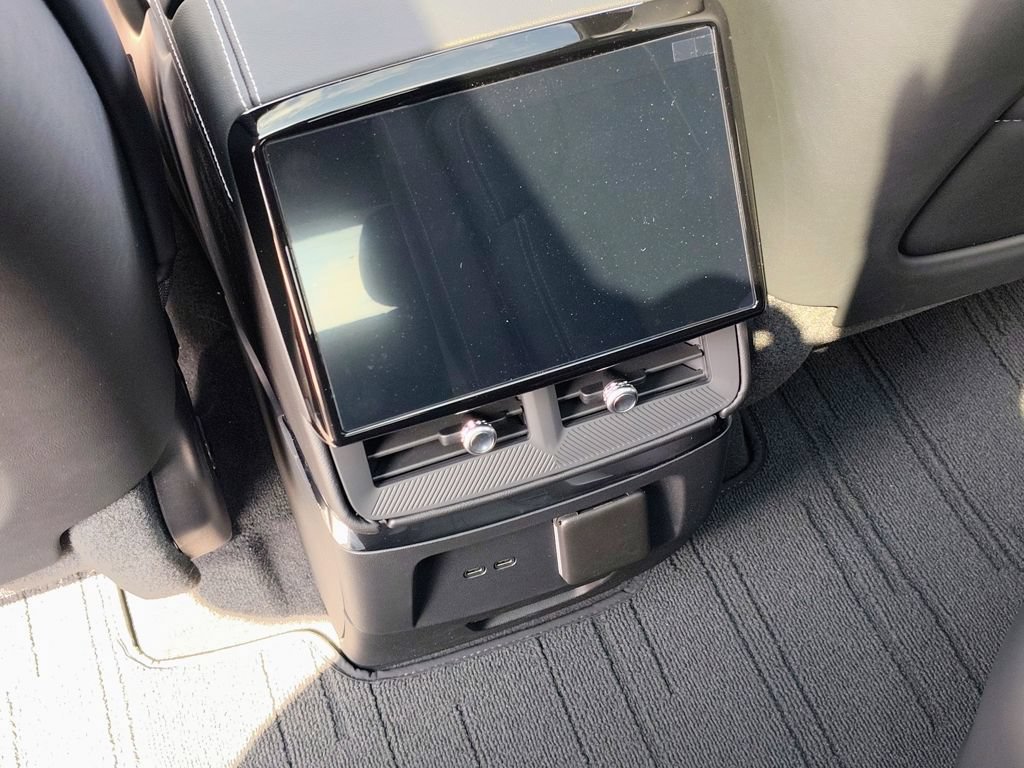 New 2027 Cadillac Vistiq Premium Luxury w/ LPO, Premium Carpet Package AWD/4WD image 39
