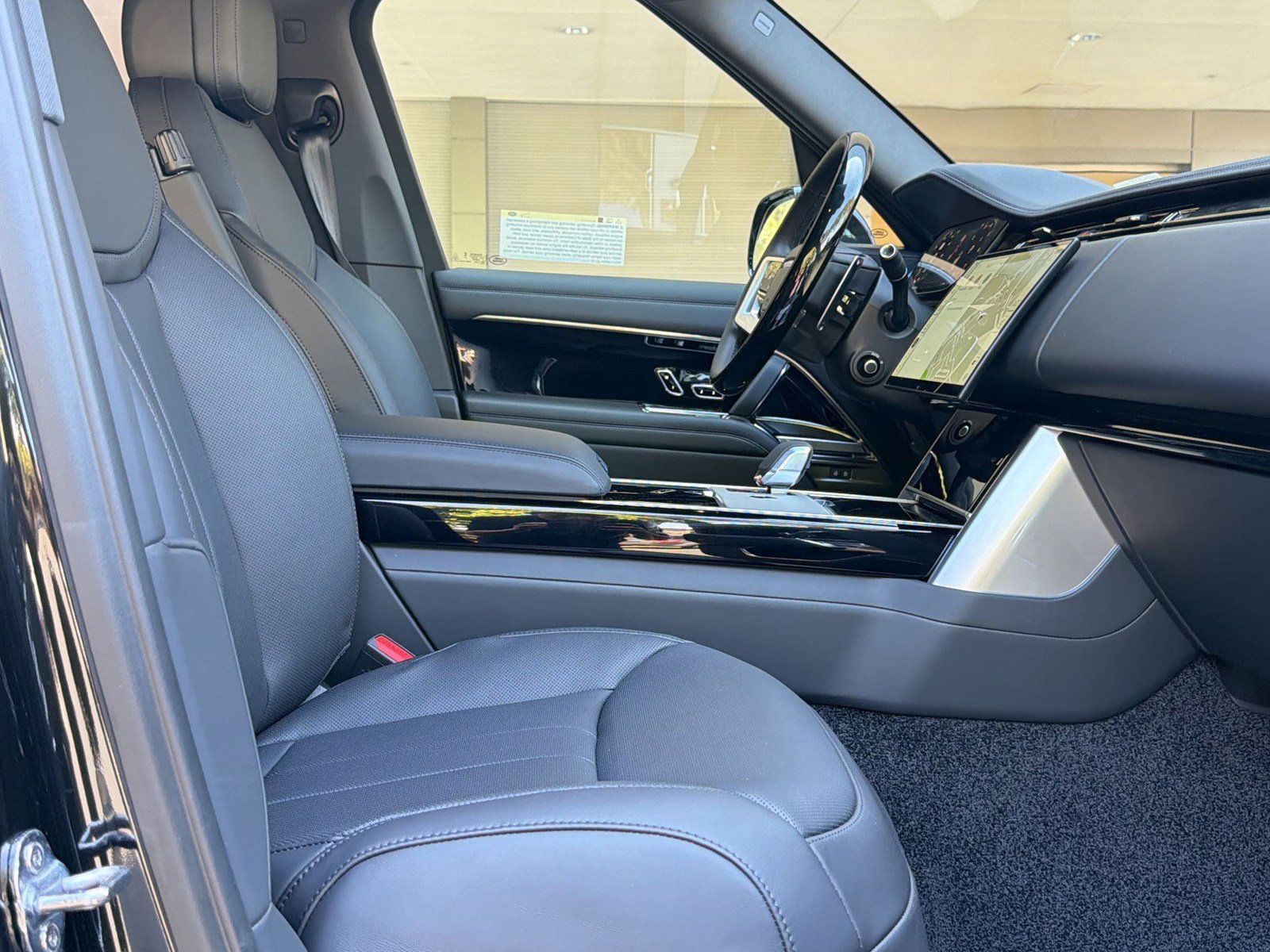 New 2026 Land Rover Range Rover SE image 31
