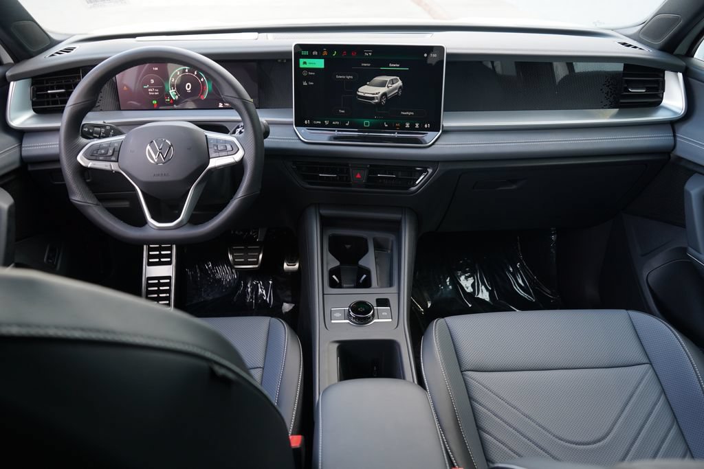 New 2026 Volkswagen Tiguan SE R-Line FWD image 8