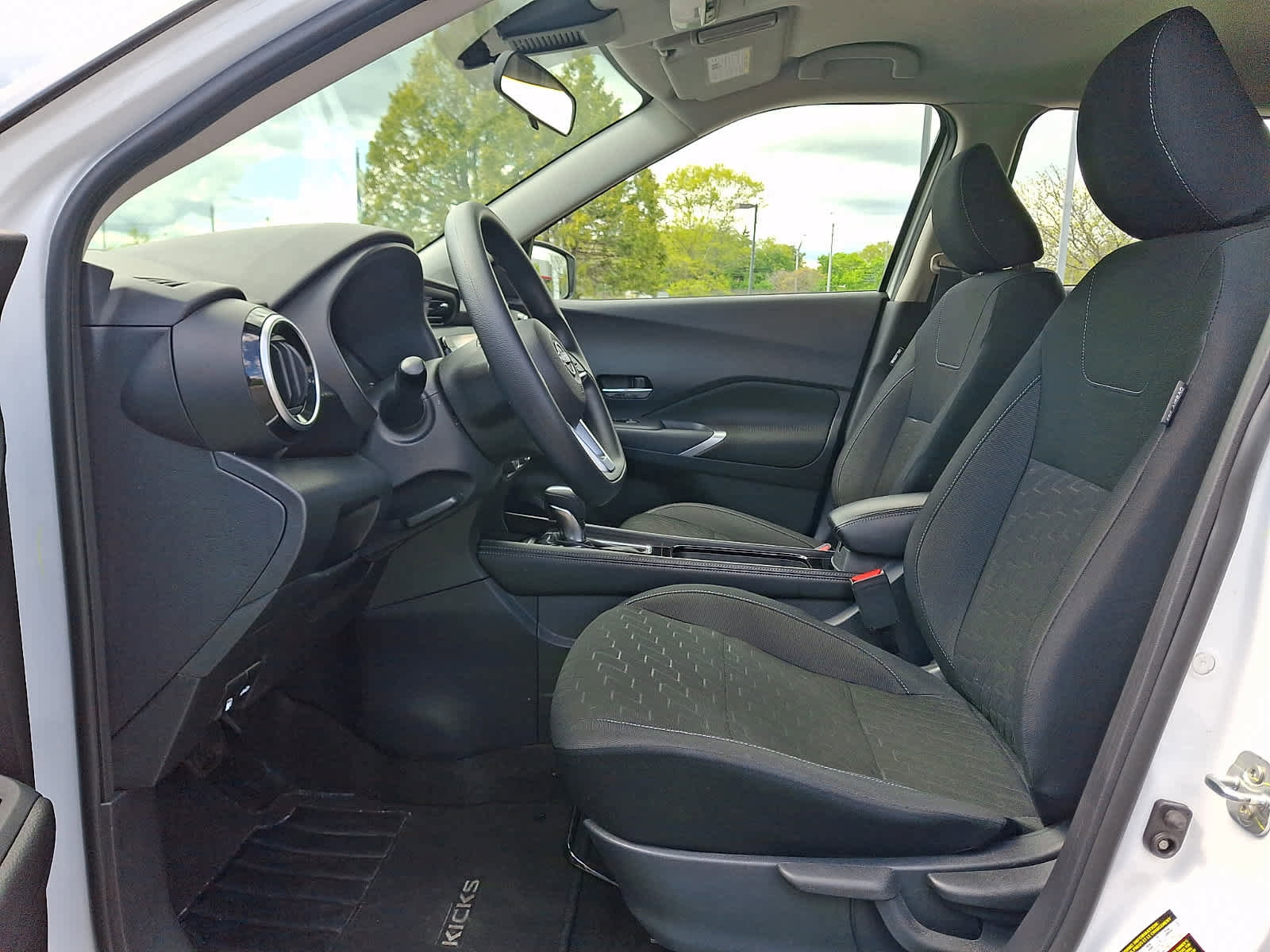 Used 2024 Nissan Kicks SV FWD image 15