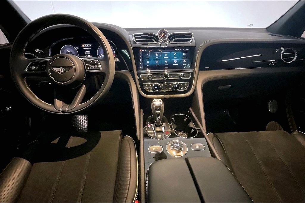 Used 2023 Bentley Bentayga image 22