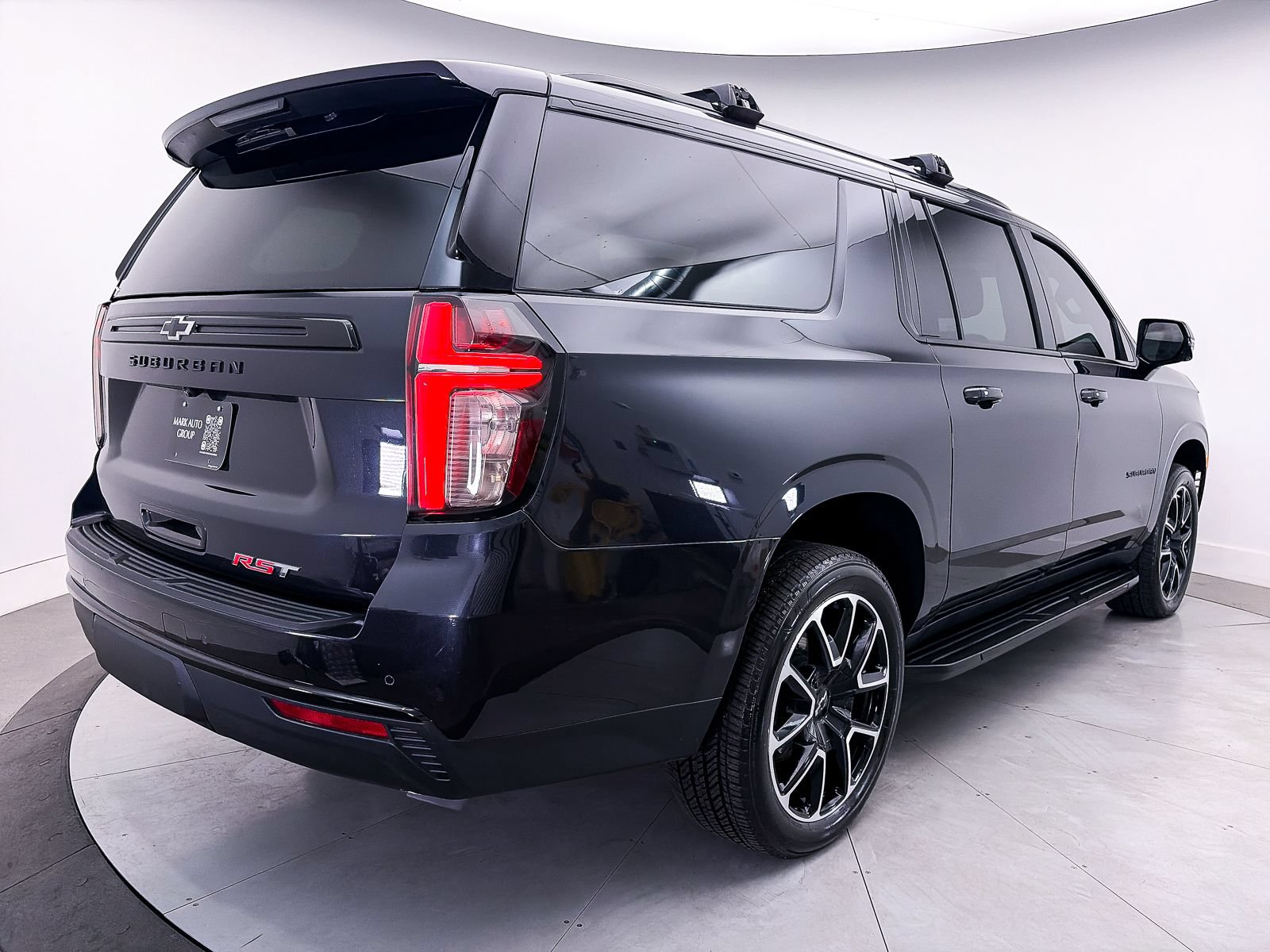 Used 2023 Chevrolet Suburban RST w/ Luxury Package RWD image 18