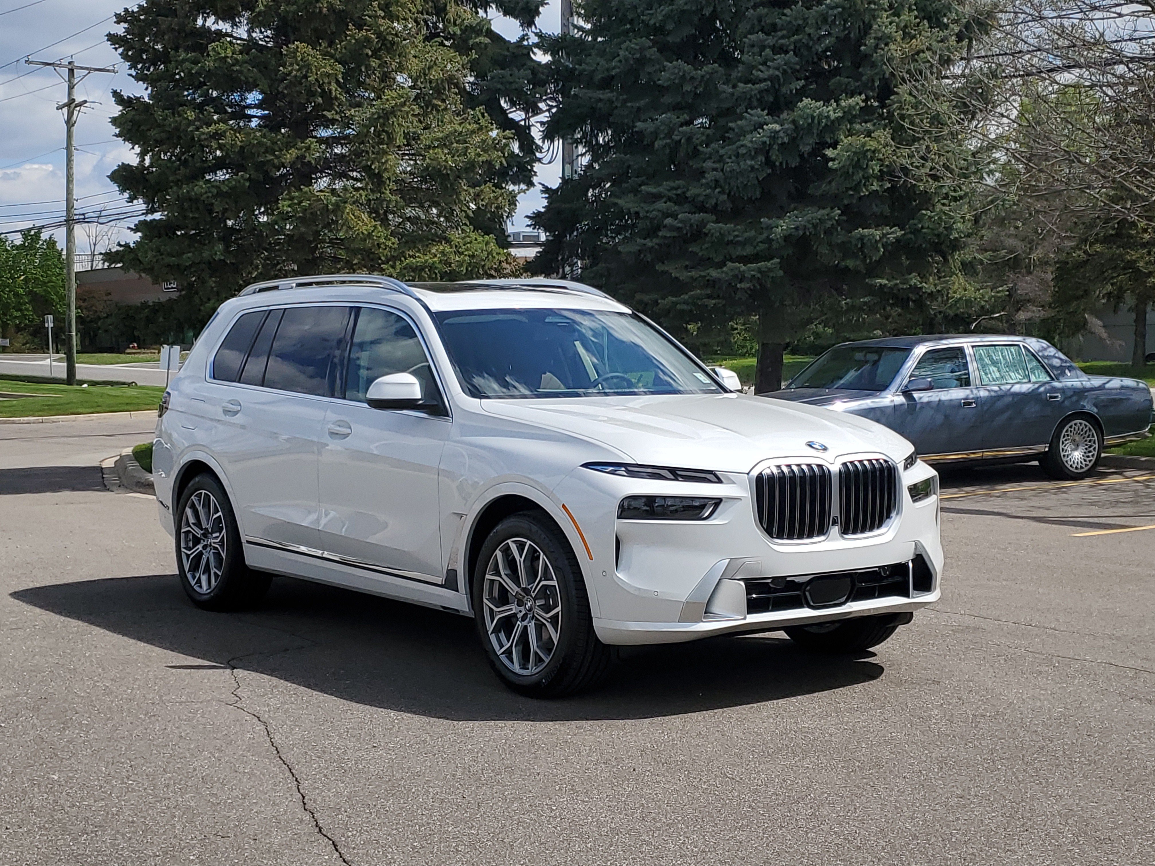 New 2026 BMW X7 xDrive40i w/ Premium Package AWD/4WD image 4
