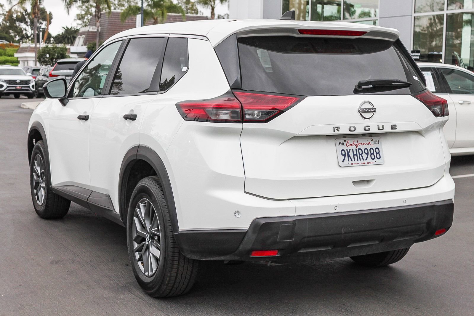 Used 2024 Nissan Rogue S image 8
