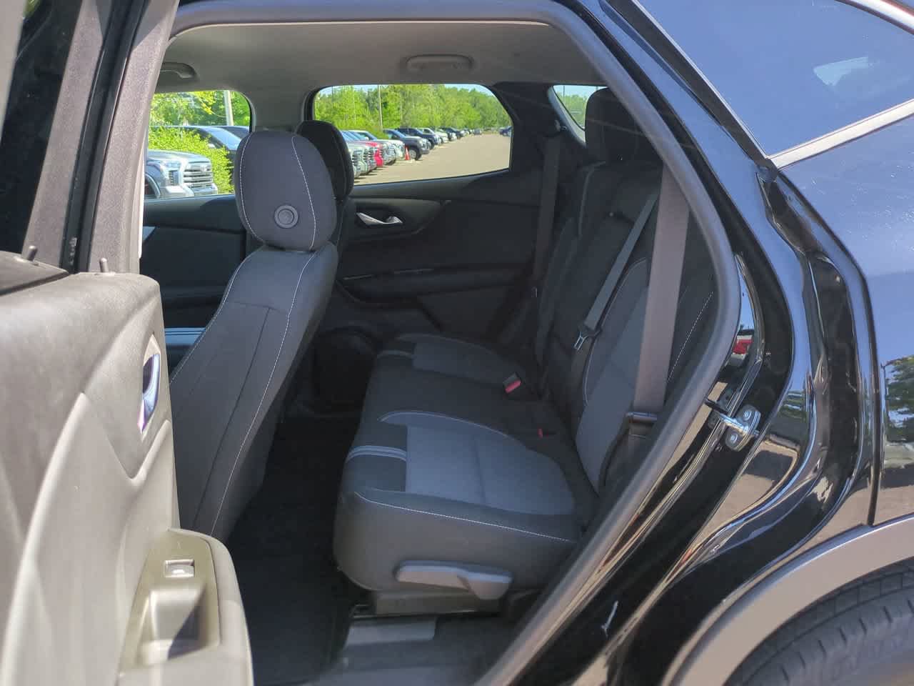 Used 2025 Chevrolet Blazer LT FWD image 13