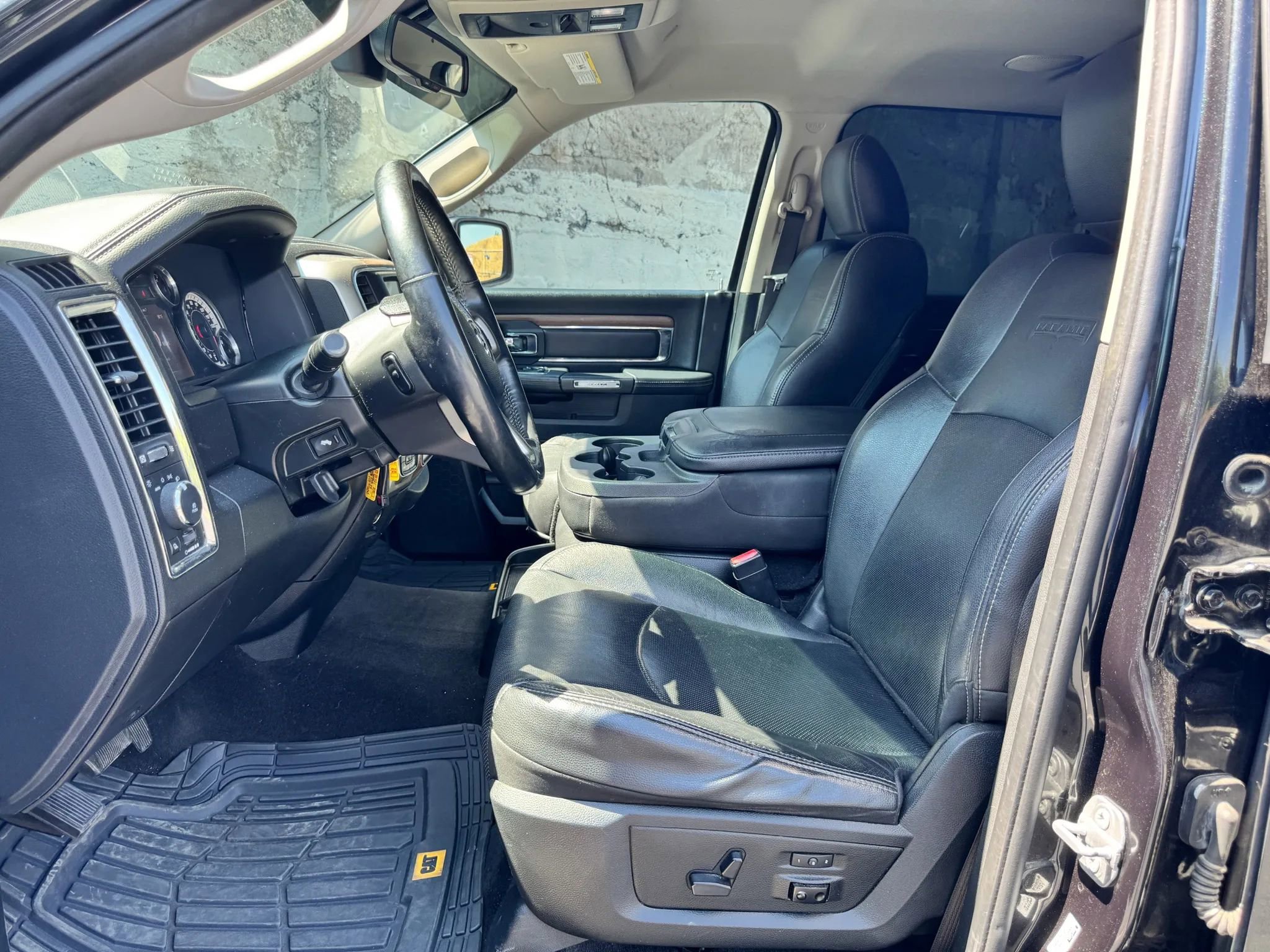 Used 2017 RAM 1500 Laramie image 12