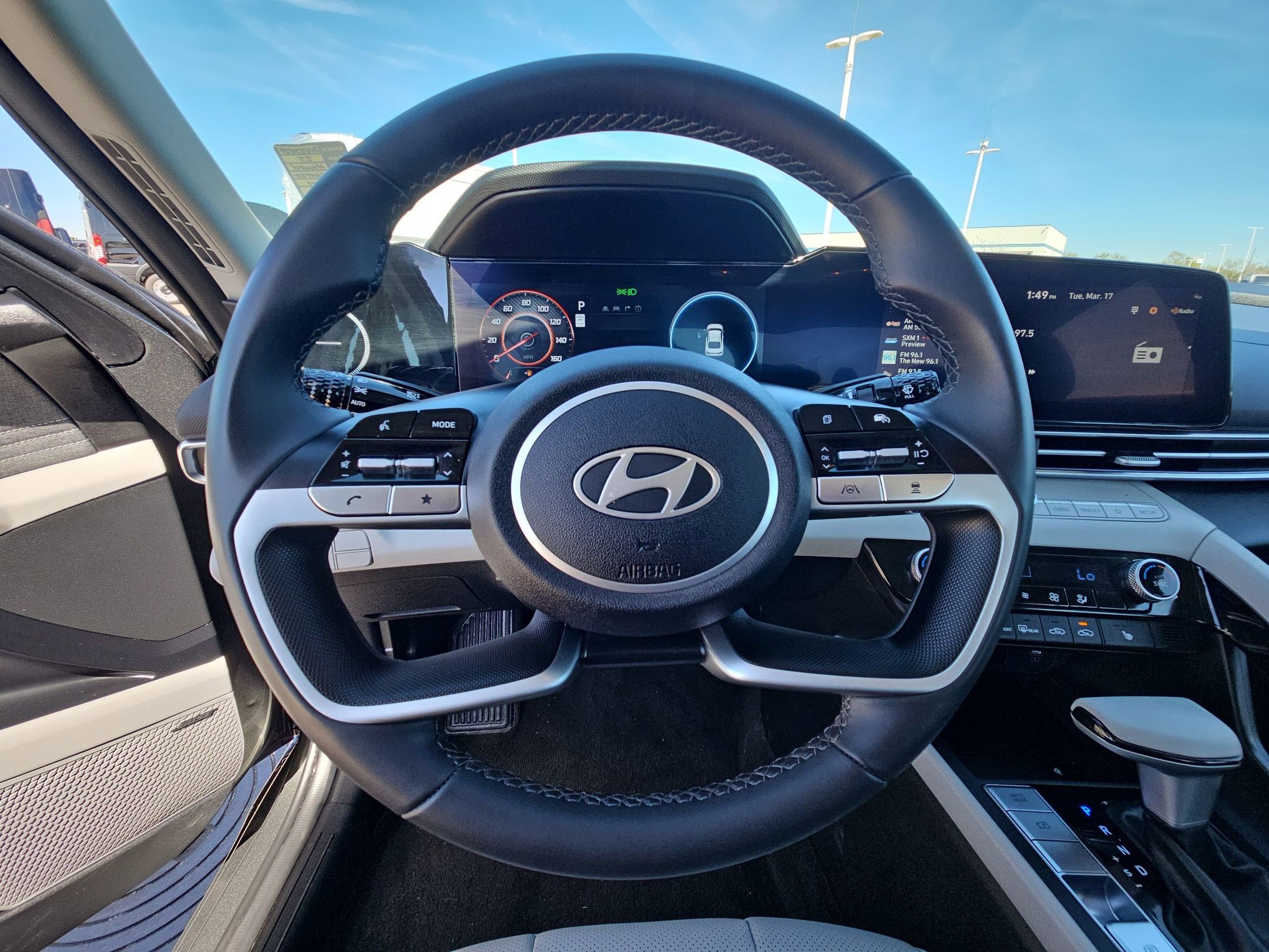 Used 2025 Hyundai Elantra Limited image 16