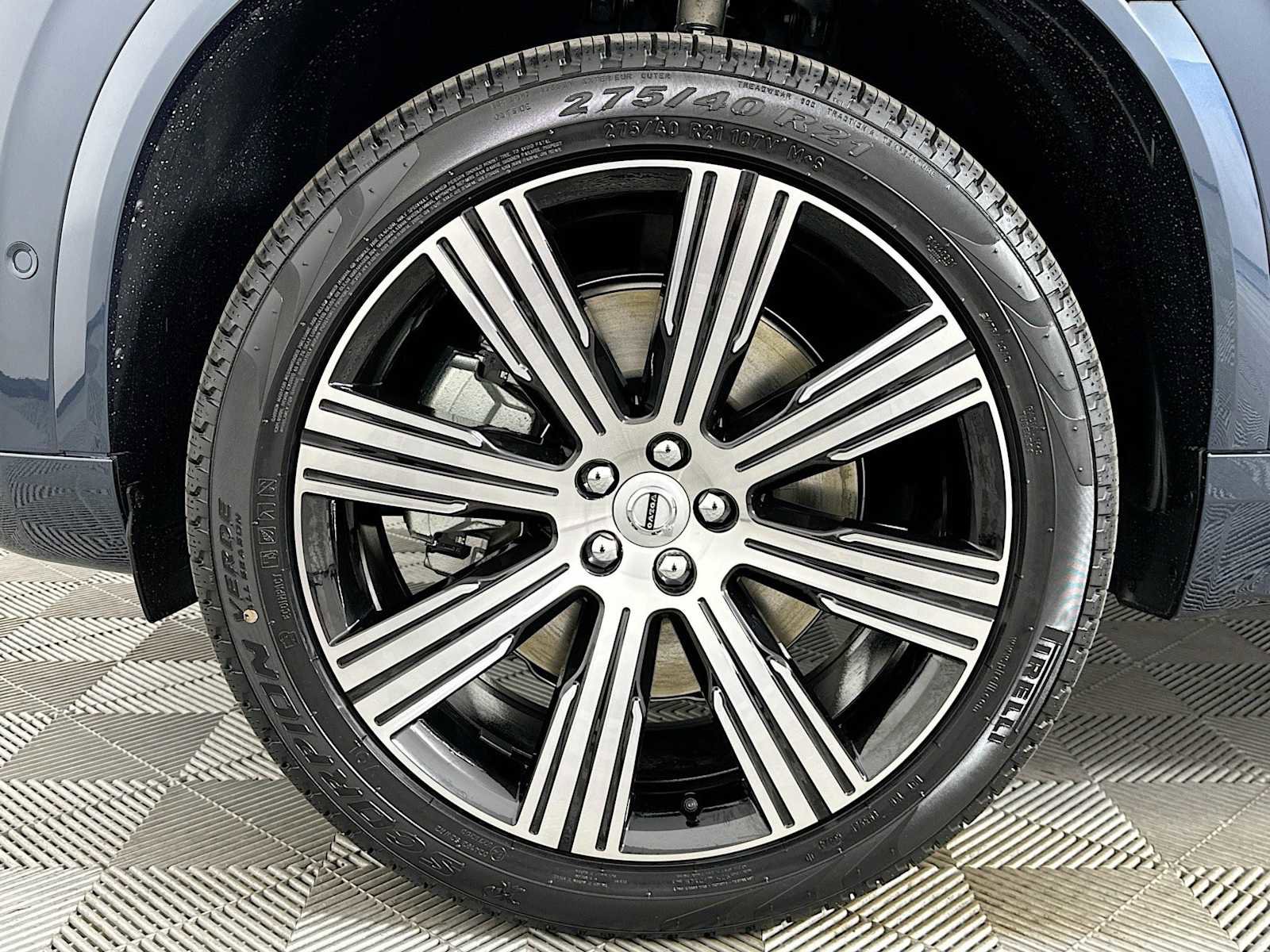 Certified 2025 Volvo XC90 T8 Plus w/ Protection Package Premier image 28