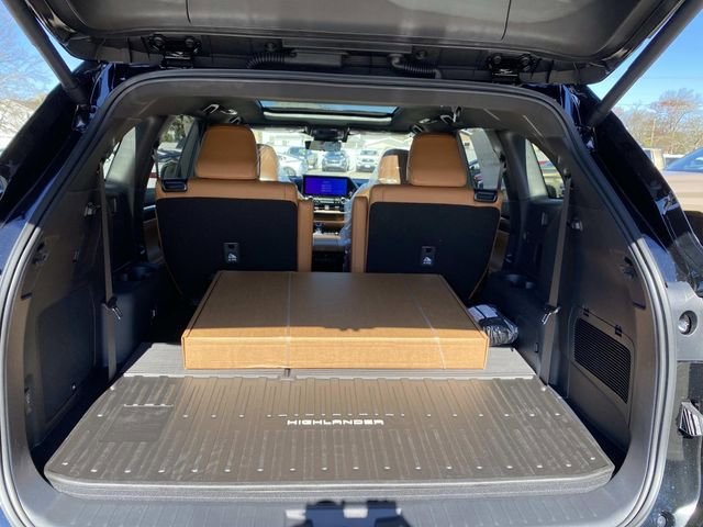 New 2026 Toyota Highlander Platinum AWD/4WD image 5