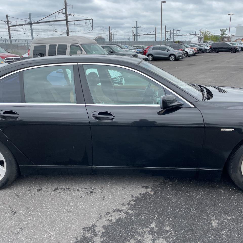Used 2007 BMW 750i RWD image 6