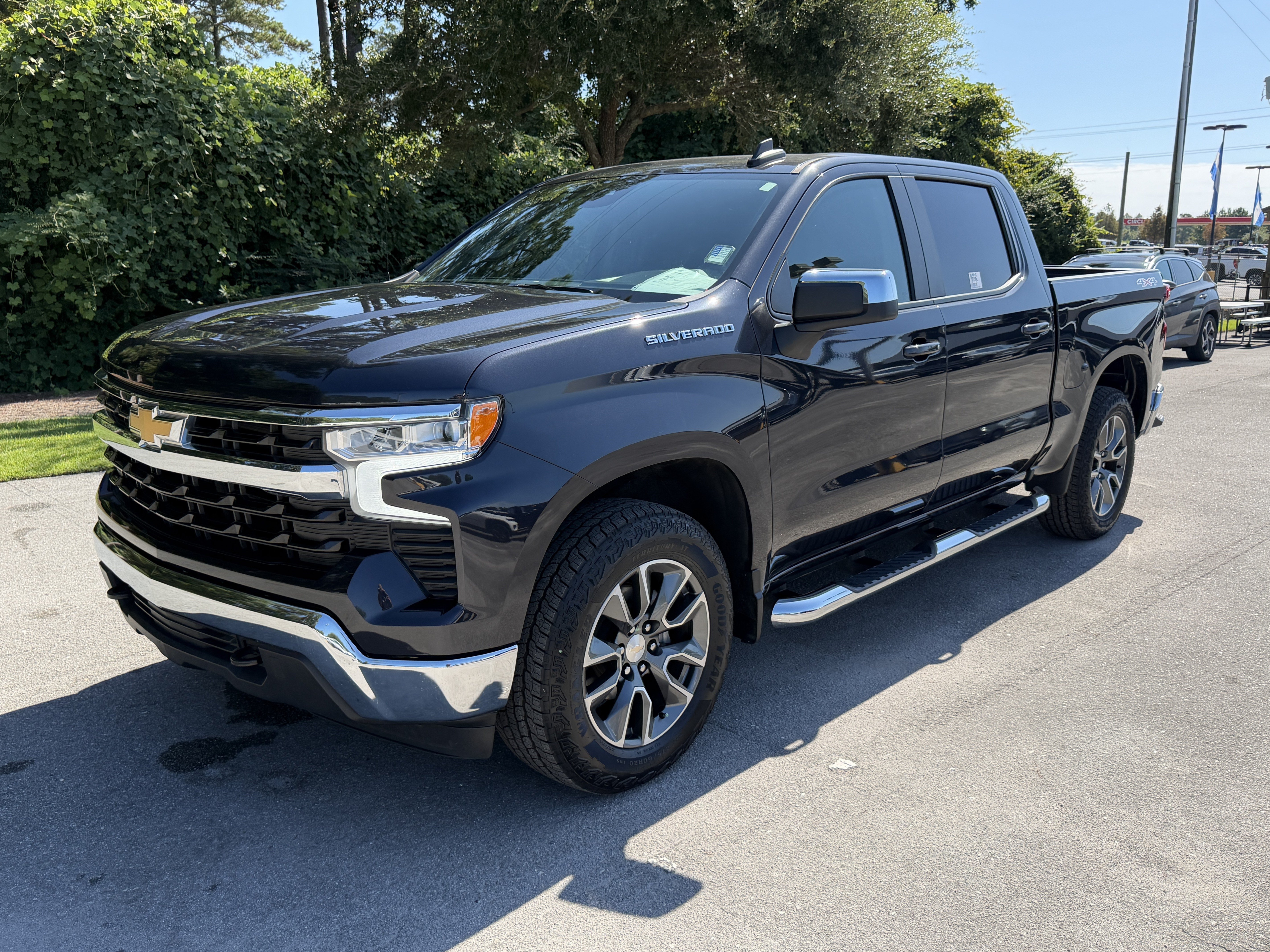 Used 2022 Chevrolet Silverado 1500 LT AWD/4WD image 35