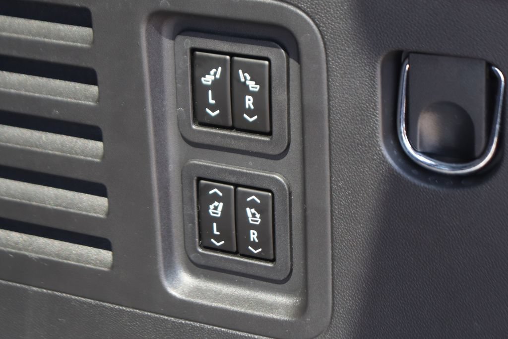 Used 2026 Chevrolet Traverse RS w/ LPO, Floor Liner Package FWD image 10
