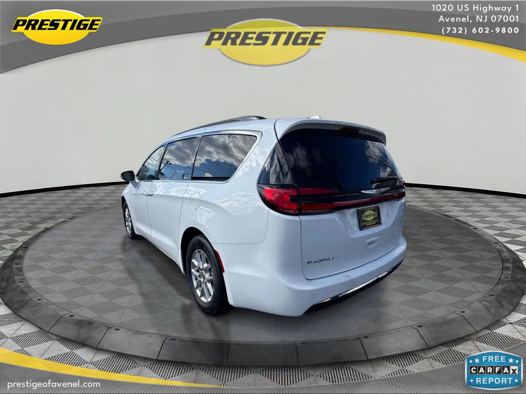 Used 2022 Chrysler Pacifica Touring-L image 7