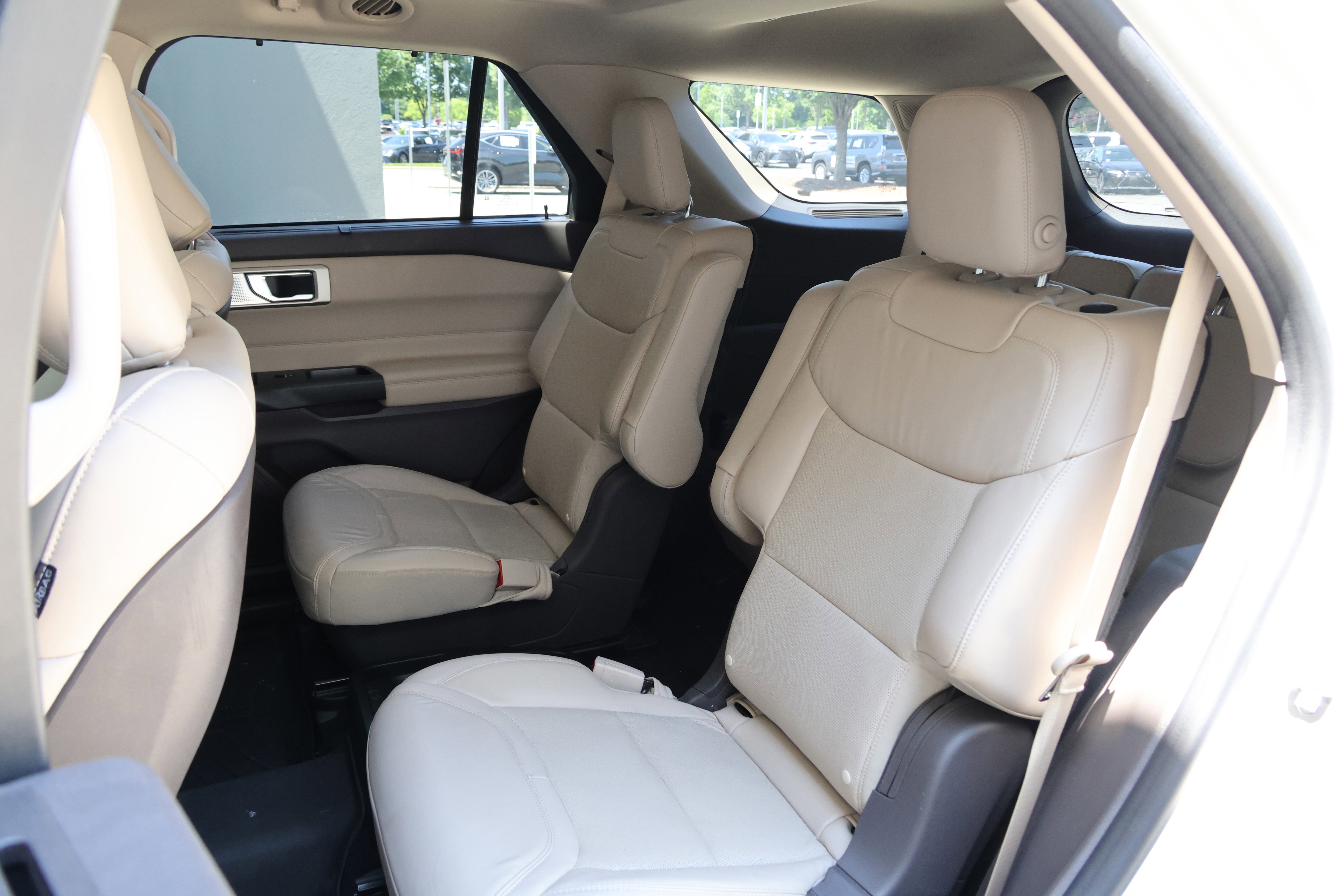 Used 2020 Ford Explorer Platinum w/ Premium Technology Package AWD/4WD image 34