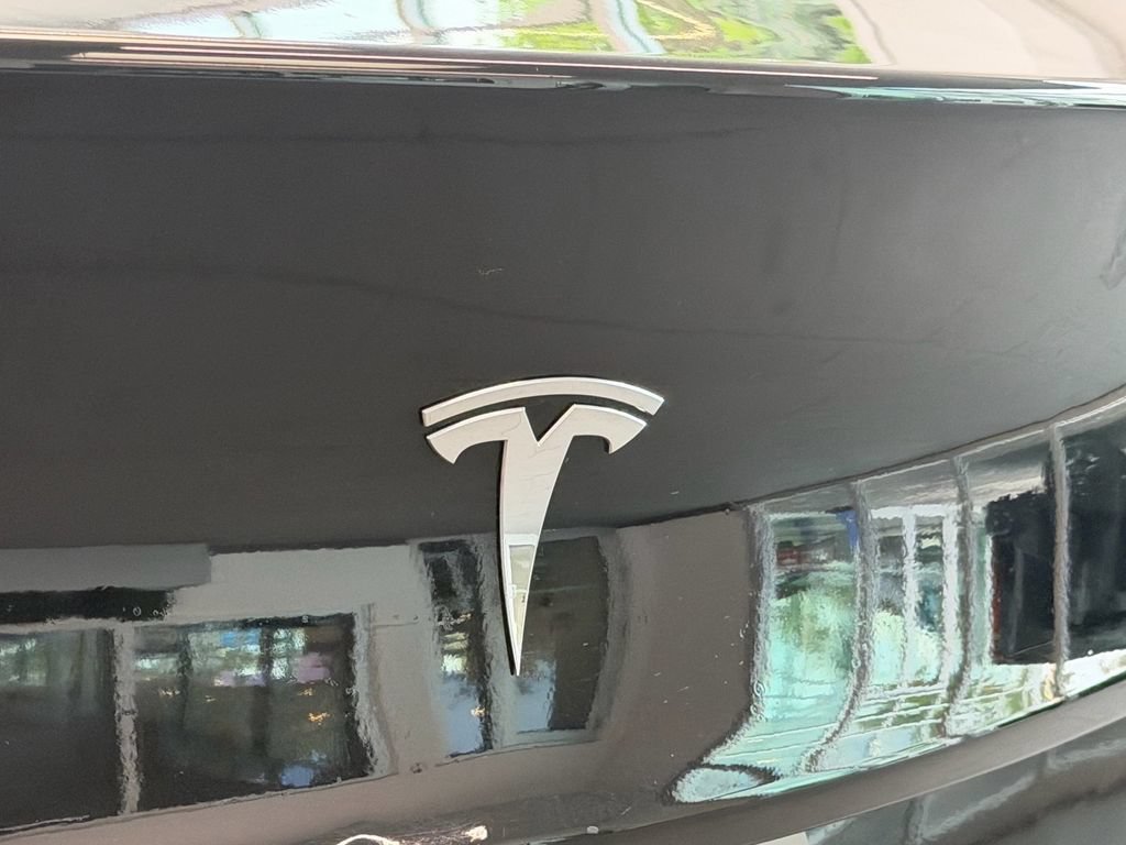 Used 2023 Tesla Model Y 2WD image 12