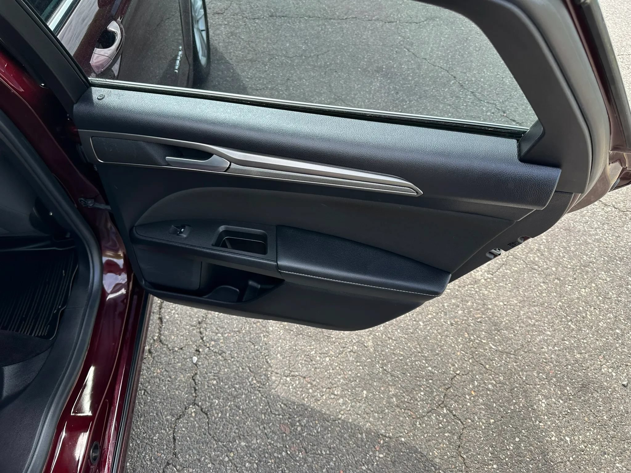 Used 2018 Ford Fusion SE FWD image 35