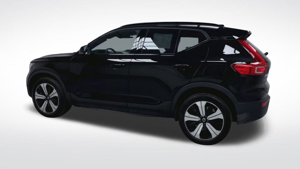 Used 2023 Volvo XC40 Recharge Core image 6