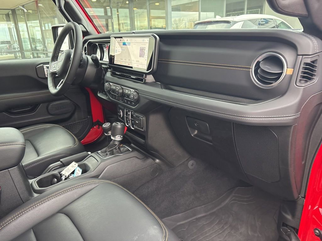 Used 2025 Jeep Wrangler Sahara image 25
