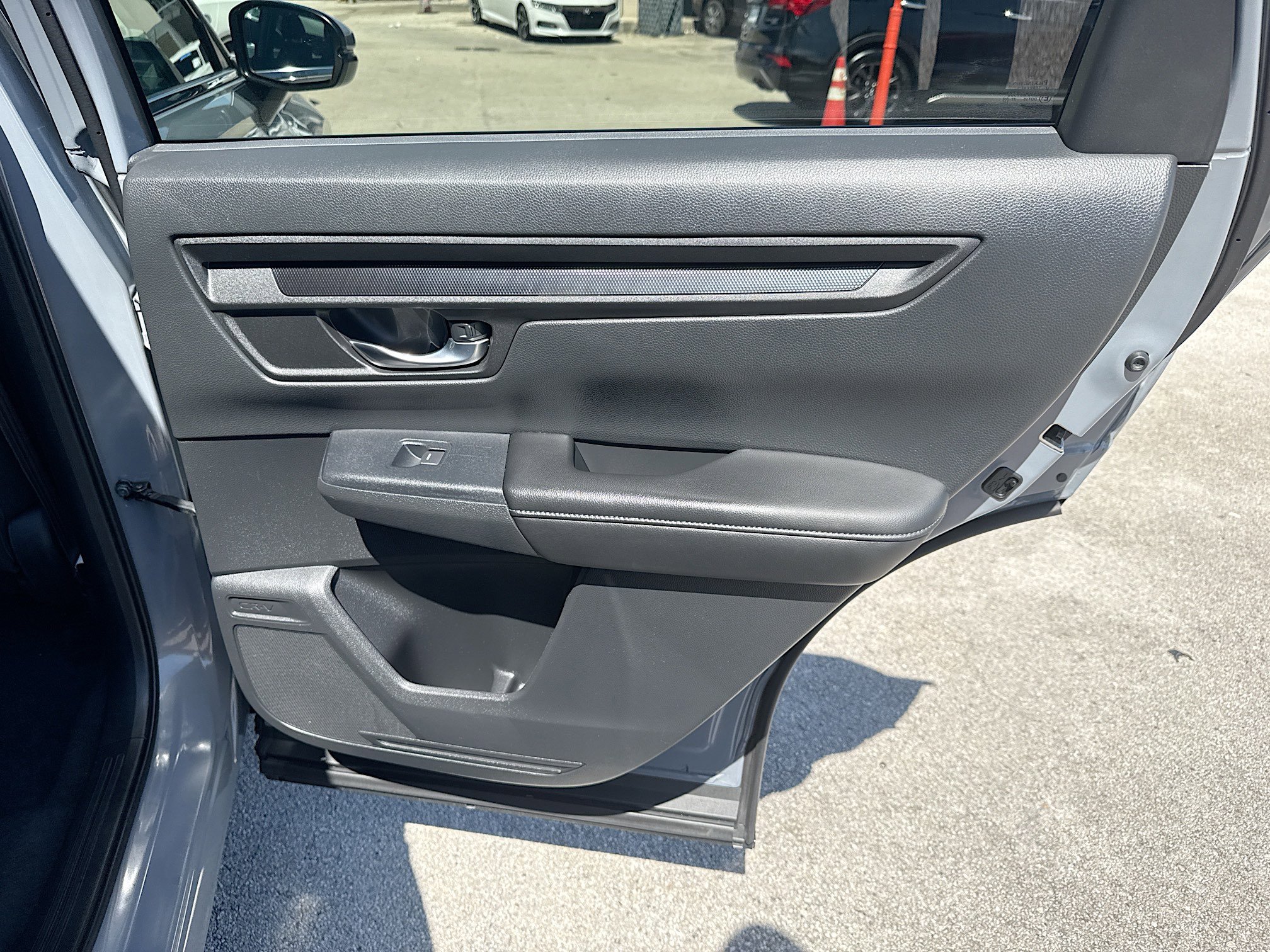 Used 2025 Honda CR-V LX image 30