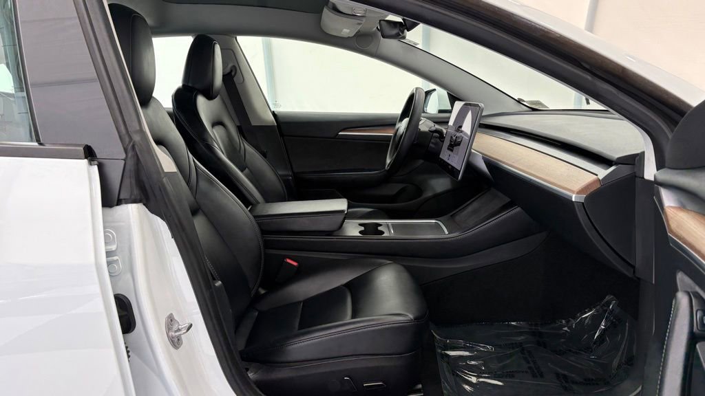 Used 2023 Tesla Model 3 Standard Range image 19