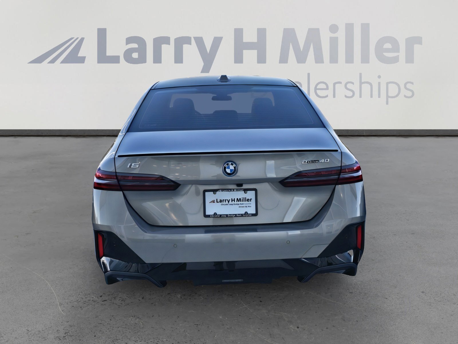 Used 2025 BMW i5 eDrive40i w/ M Sport Package image 4