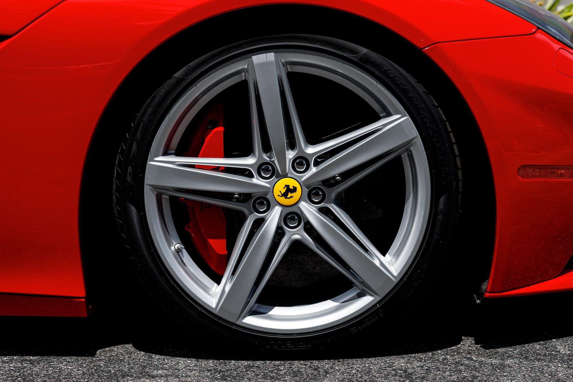 Used 2016 Ferrari F12 Berlinetta RWD image 38