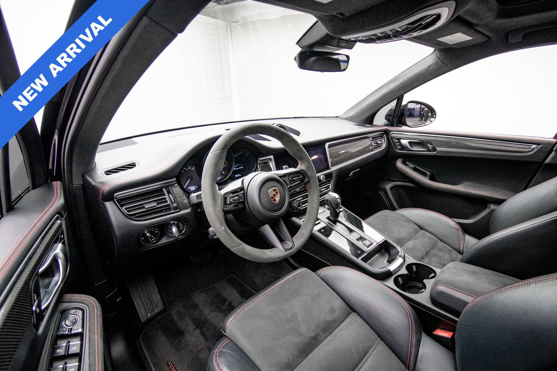 Used 2023 Porsche Macan GTS w/ GTS Sport Package AWD/4WD image 10