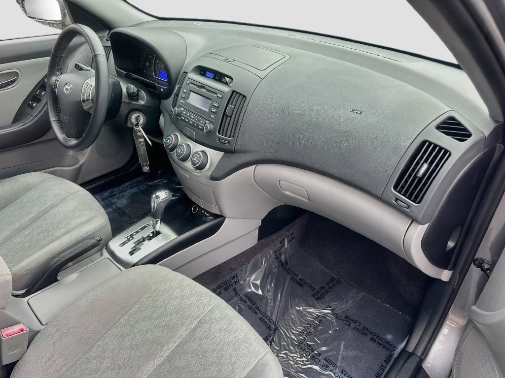 Used 2010 Hyundai Elantra SE FWD image 25