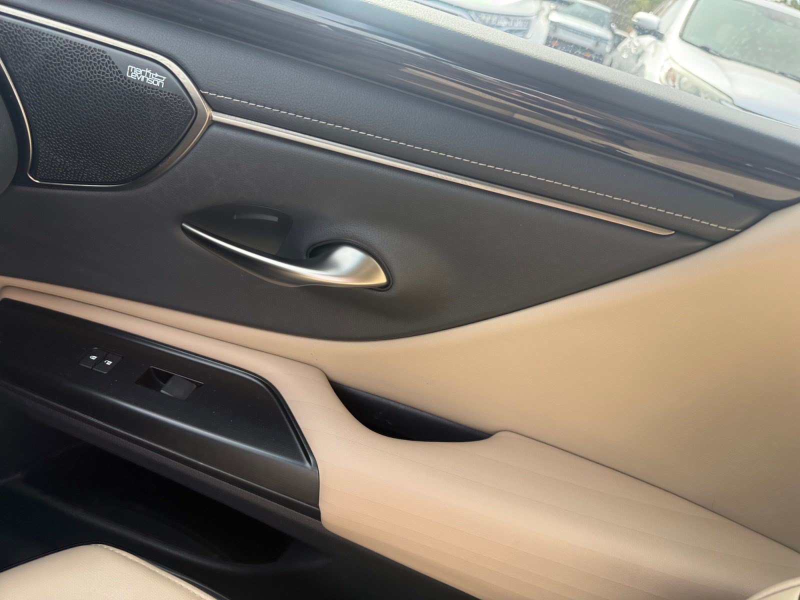 Used 2020 Lexus ES 300h w/ Premium Package FWD image 16
