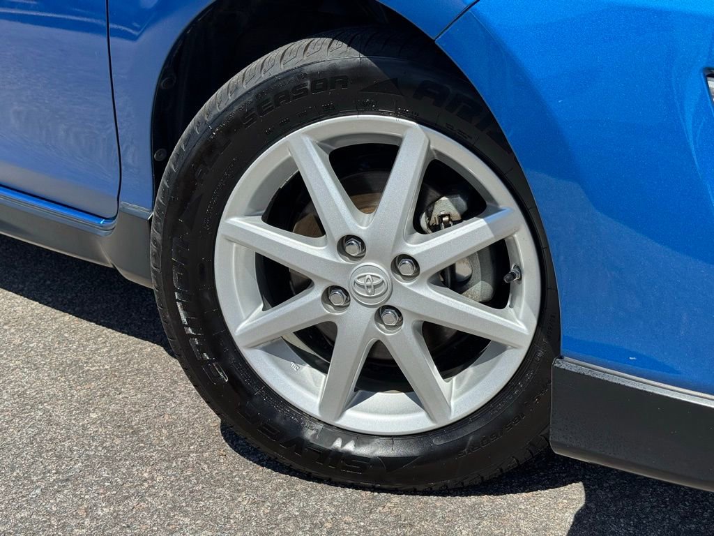 Used 2017 Toyota Prius C One image 3