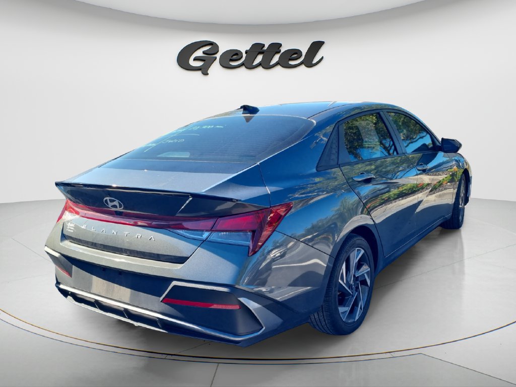 Used 2025 Hyundai Elantra Sport FWD image 5