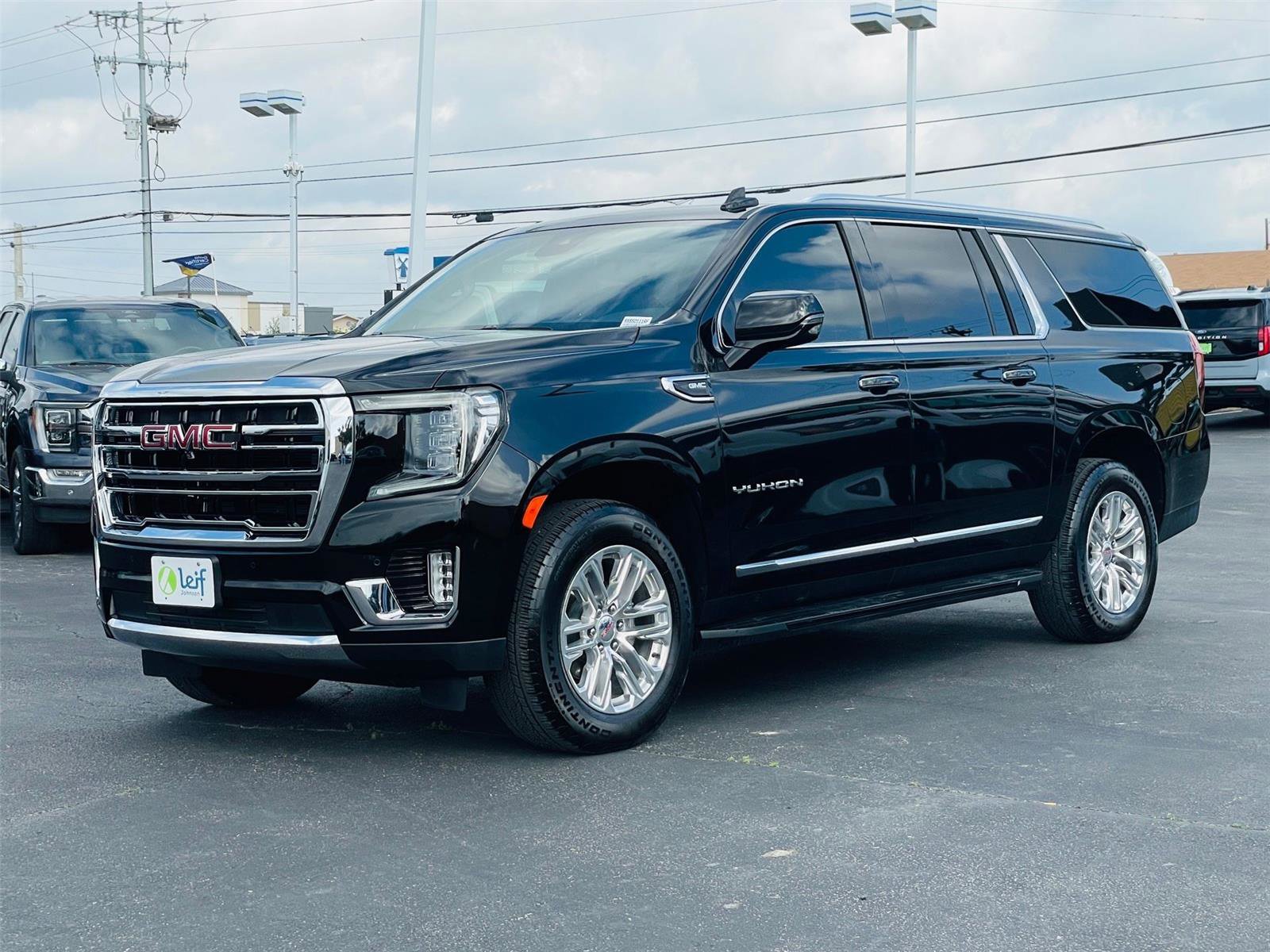 Used 2024 GMC Yukon XL SLT w/ SLT Luxury Package image 7