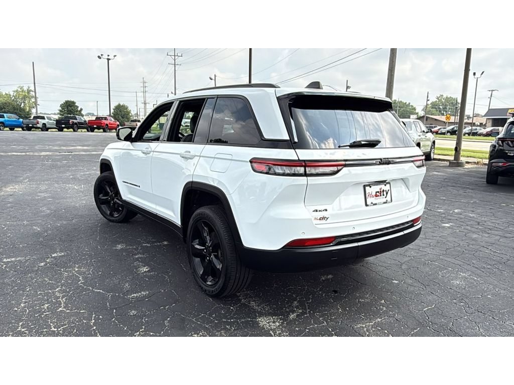 Used 2024 Jeep Grand Cherokee Altitude AWD/4WD image 5