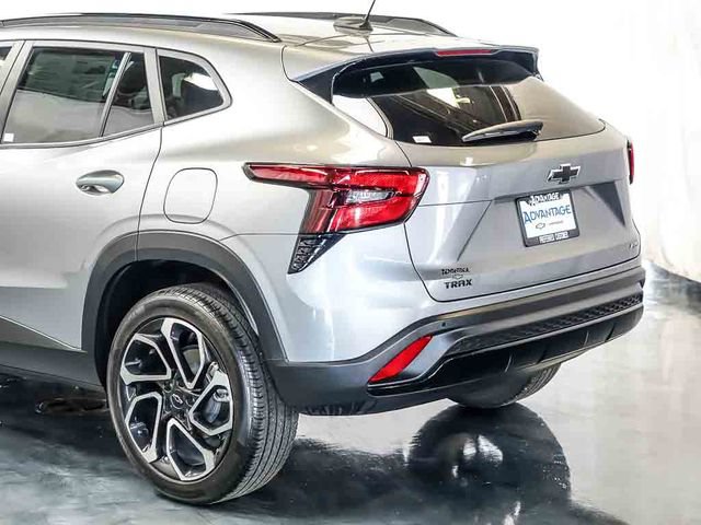 Certified 2025 Chevrolet Trax RS w/ Sunroof Package FWD image 10