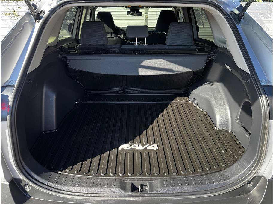 Used 2019 Toyota RAV4 LE w/ All Weather Liner Package AWD/4WD image 28