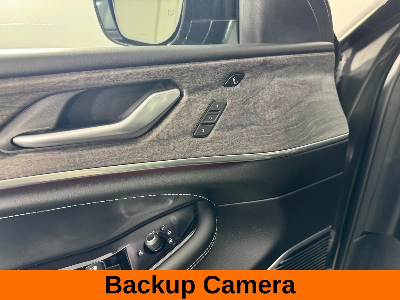 Used 2024 Jeep Grand Cherokee Overland w/ Luxury Tech Group IV image 11