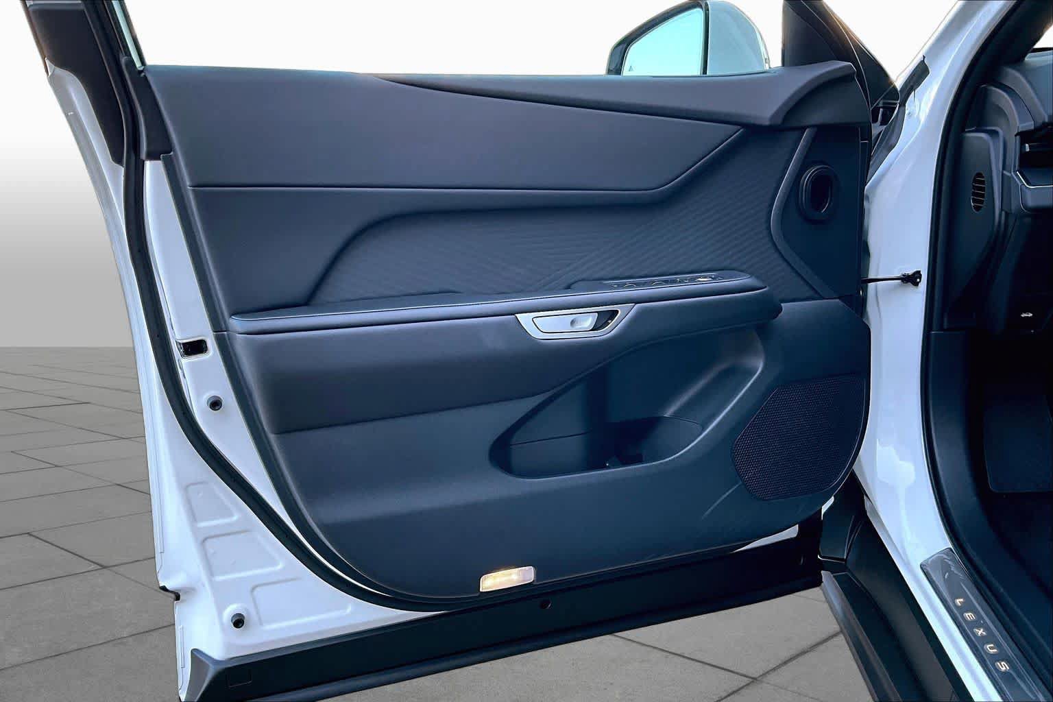New 2026 Lexus ES 350e FWD image 16