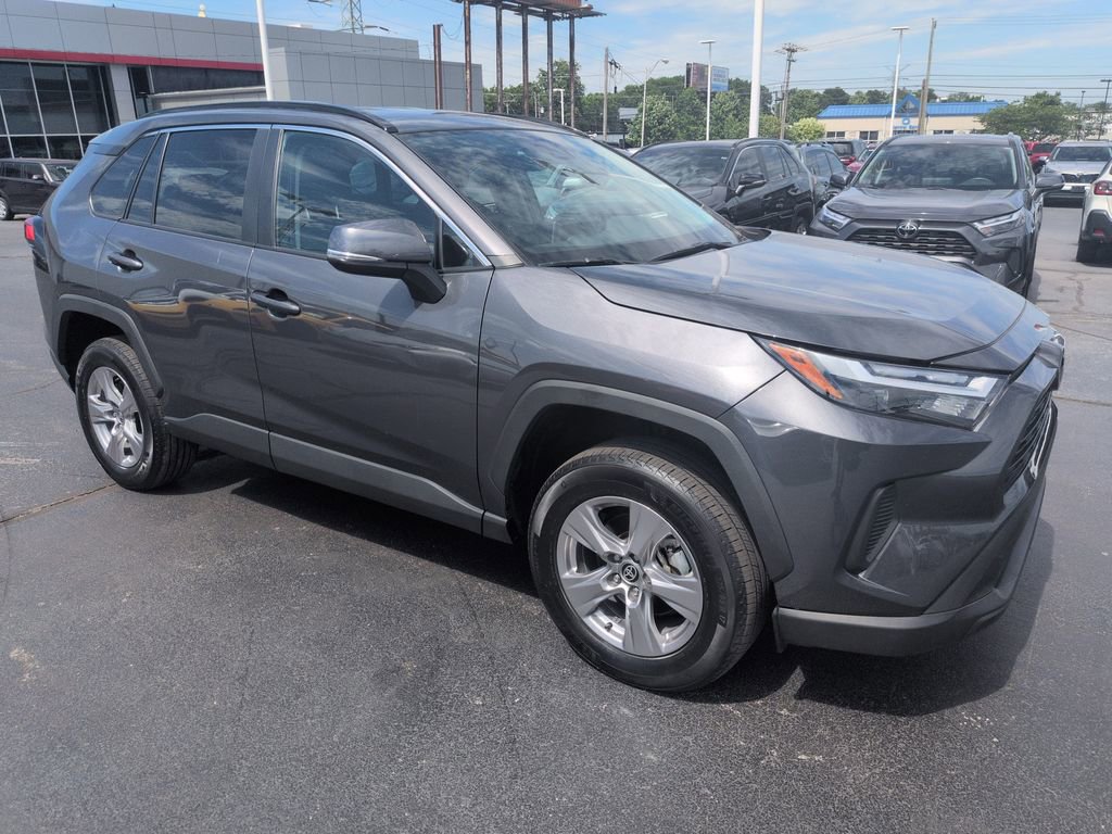 Used 2025 Toyota RAV4 XLE AWD/4WD image 7