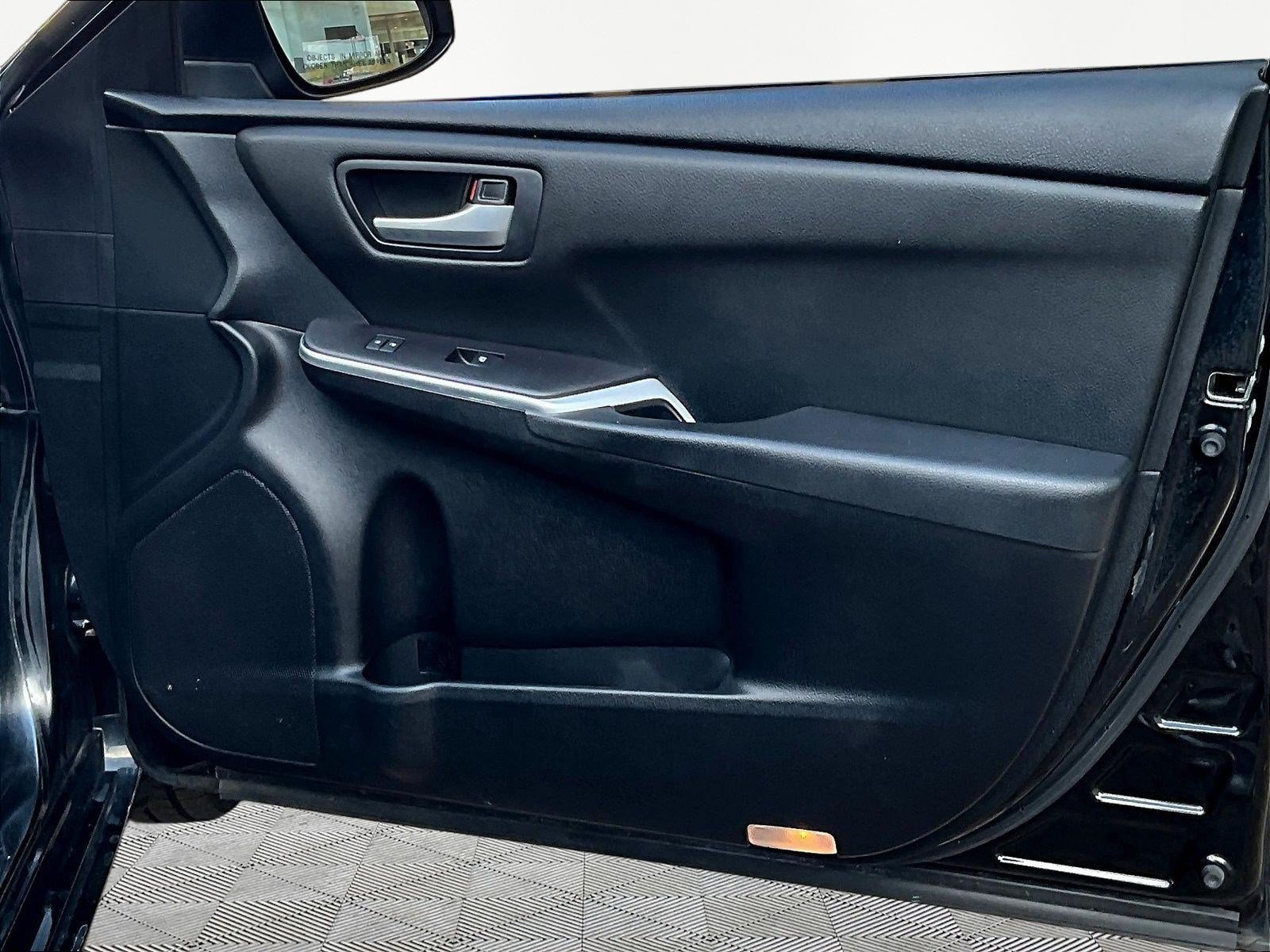 Used 2015 Toyota Camry SE w/ Moonroof Package FWD image 26
