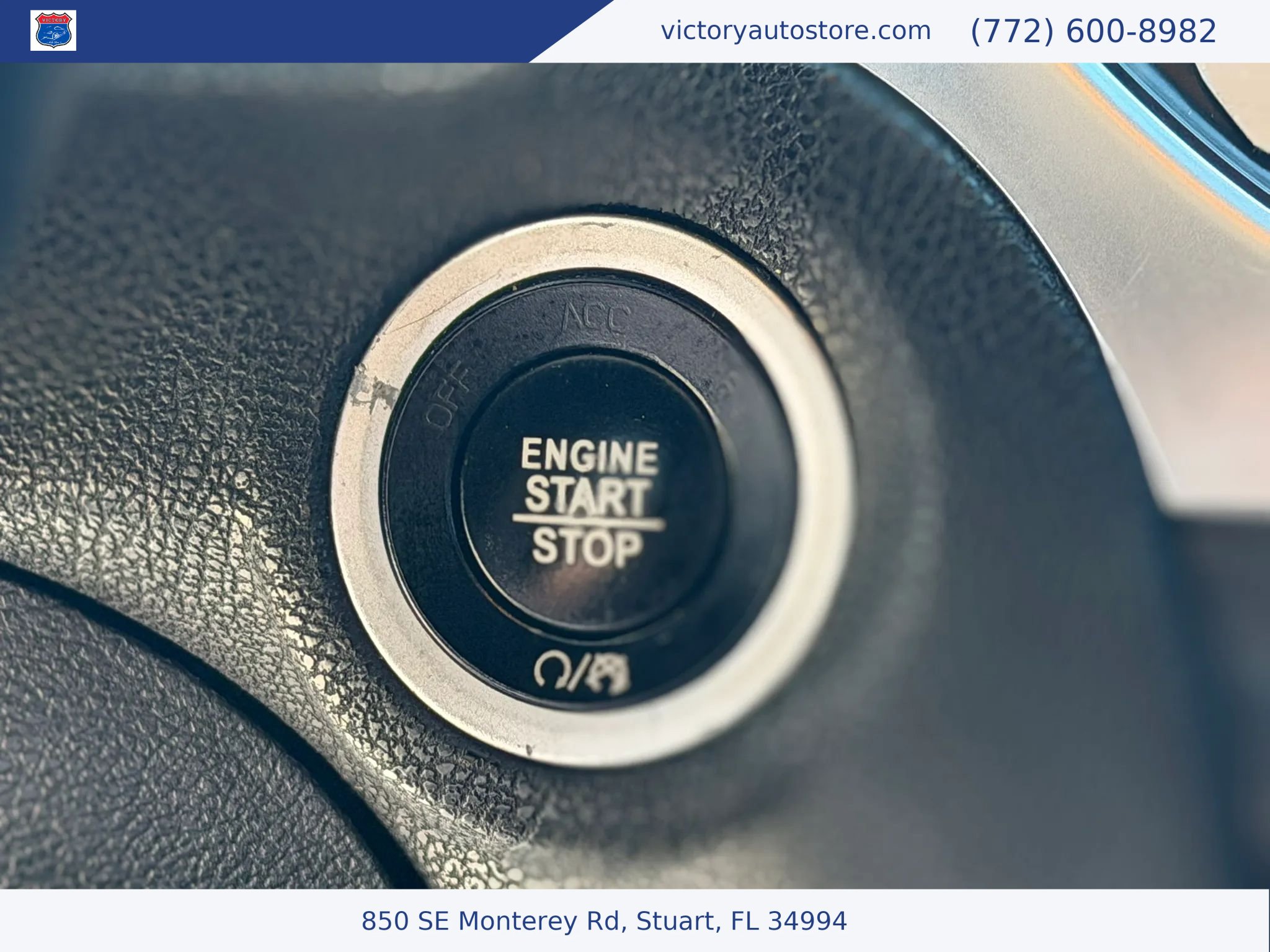 Used 2017 Chrysler 300 Limited AWD/4WD image 29