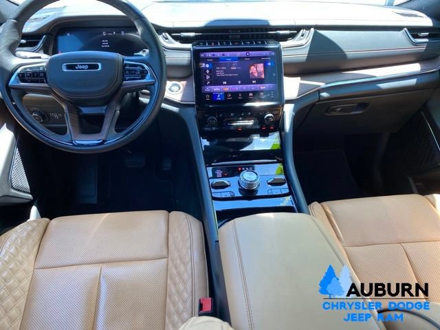 Used 2025 Jeep Grand Cherokee L Summit w/ Obsidian Package AWD/4WD image 32