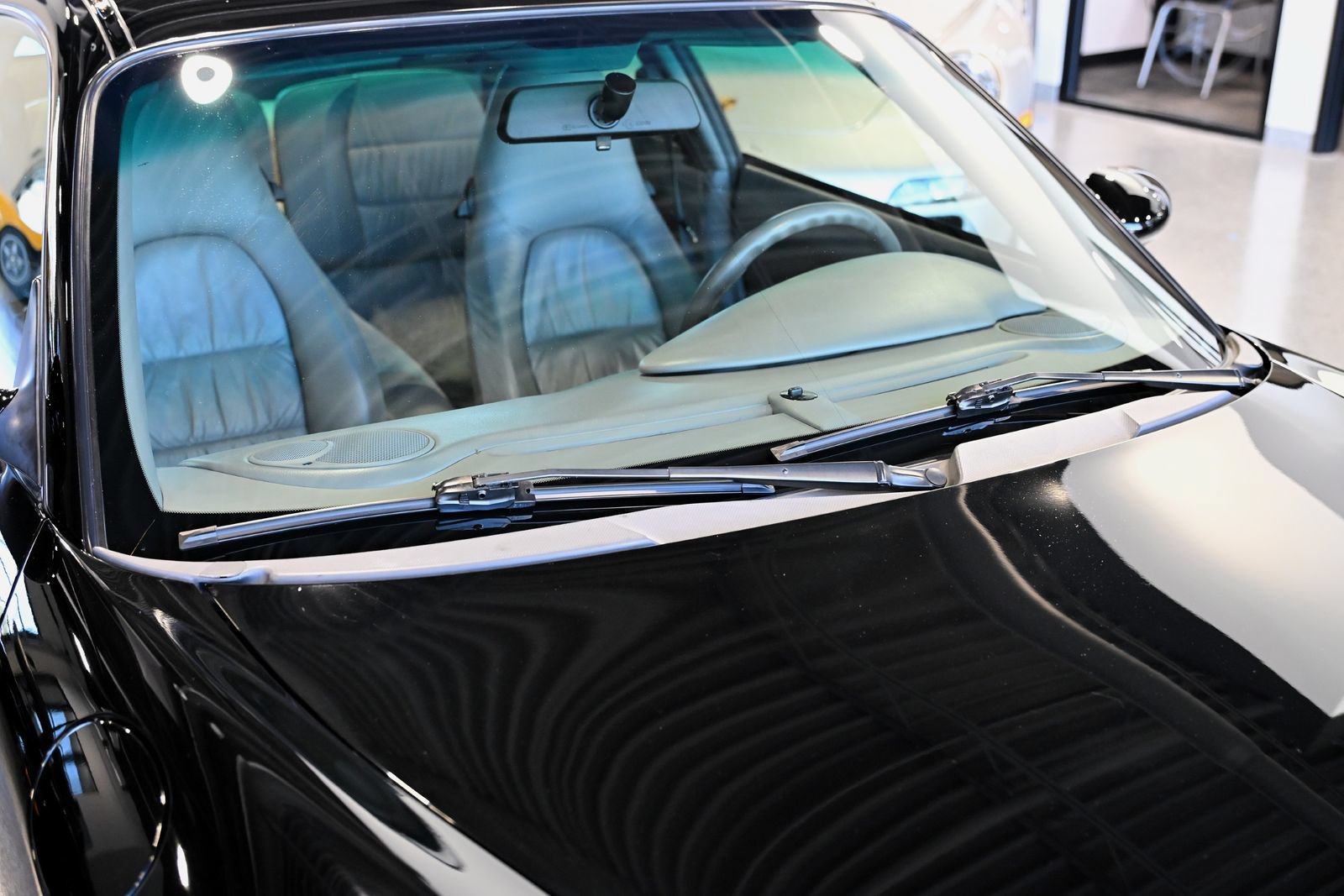 Used 2003 Porsche 911 Carrera RWD image 25