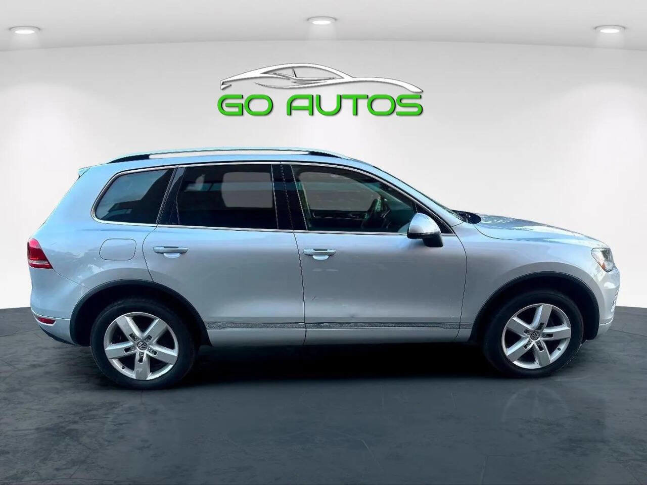 Used 2012 Volkswagen Touareg VR6 image 6