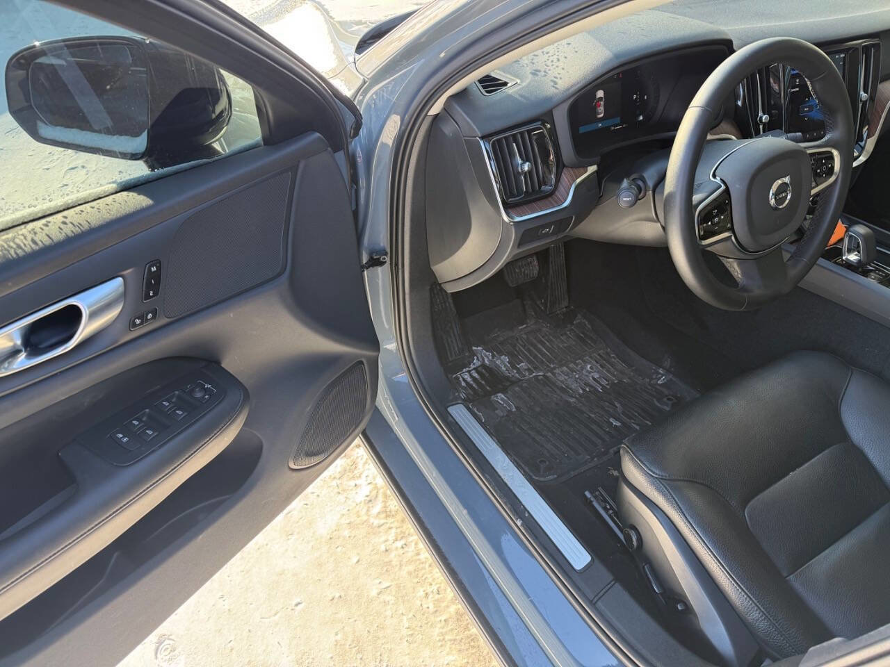 Used 2024 Volvo S60 B5 Plus AWD/4WD image 19