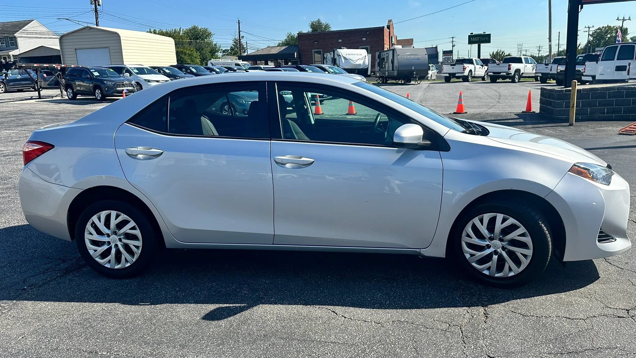 Used 2017 Toyota Corolla LE w/ Carpet Mat Package (TMS) FWD image 4