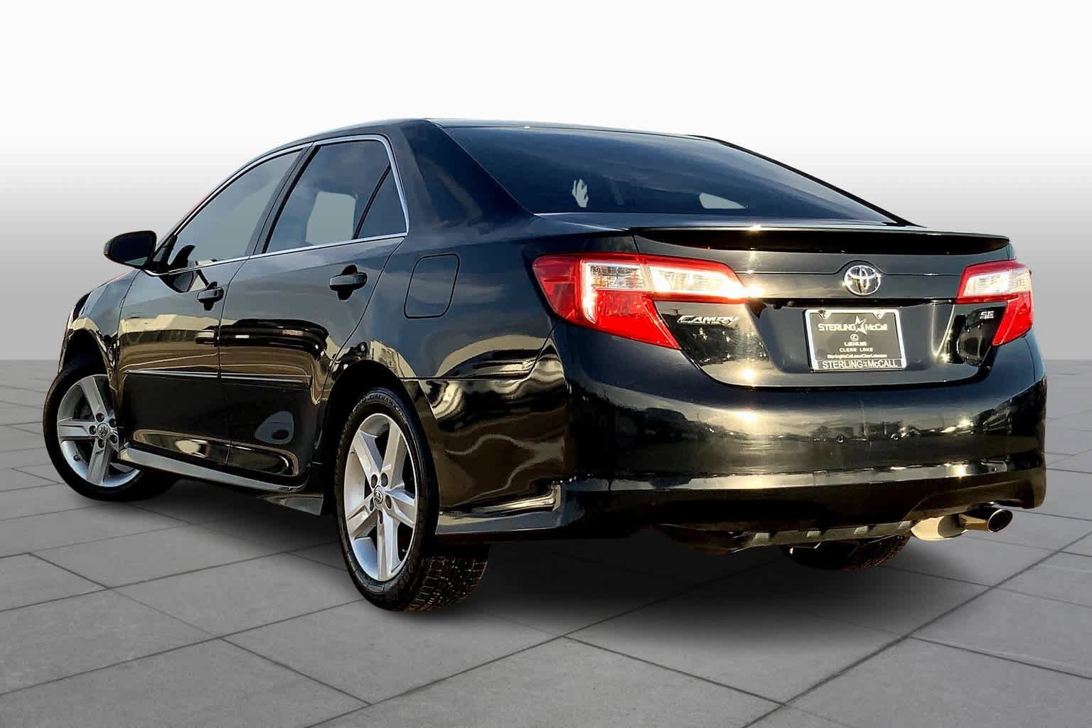 Used 2014 Toyota Camry SE FWD image 11