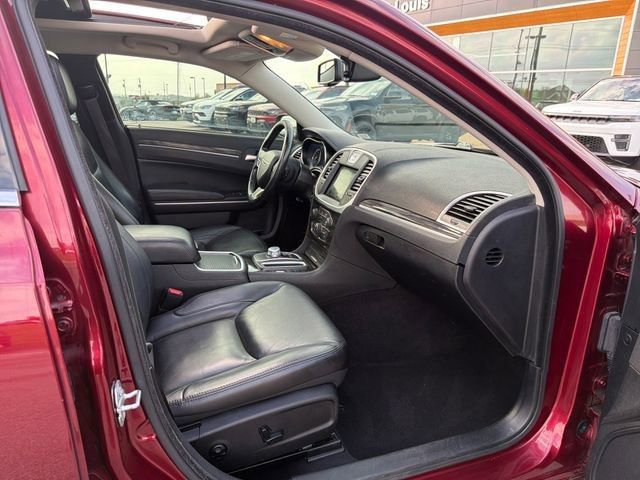 Used 2019 Chrysler 300 Touring w/ Quick Order Package 2EF RWD image 37