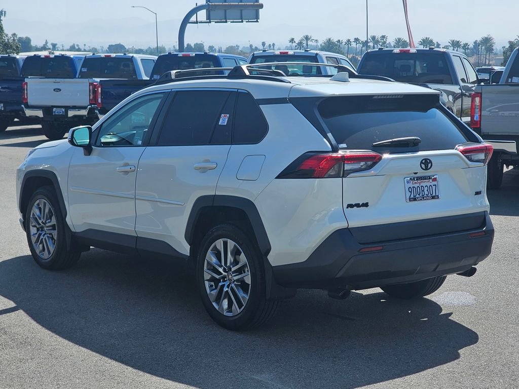 Used 2022 Toyota RAV4 XLE Premium image 4