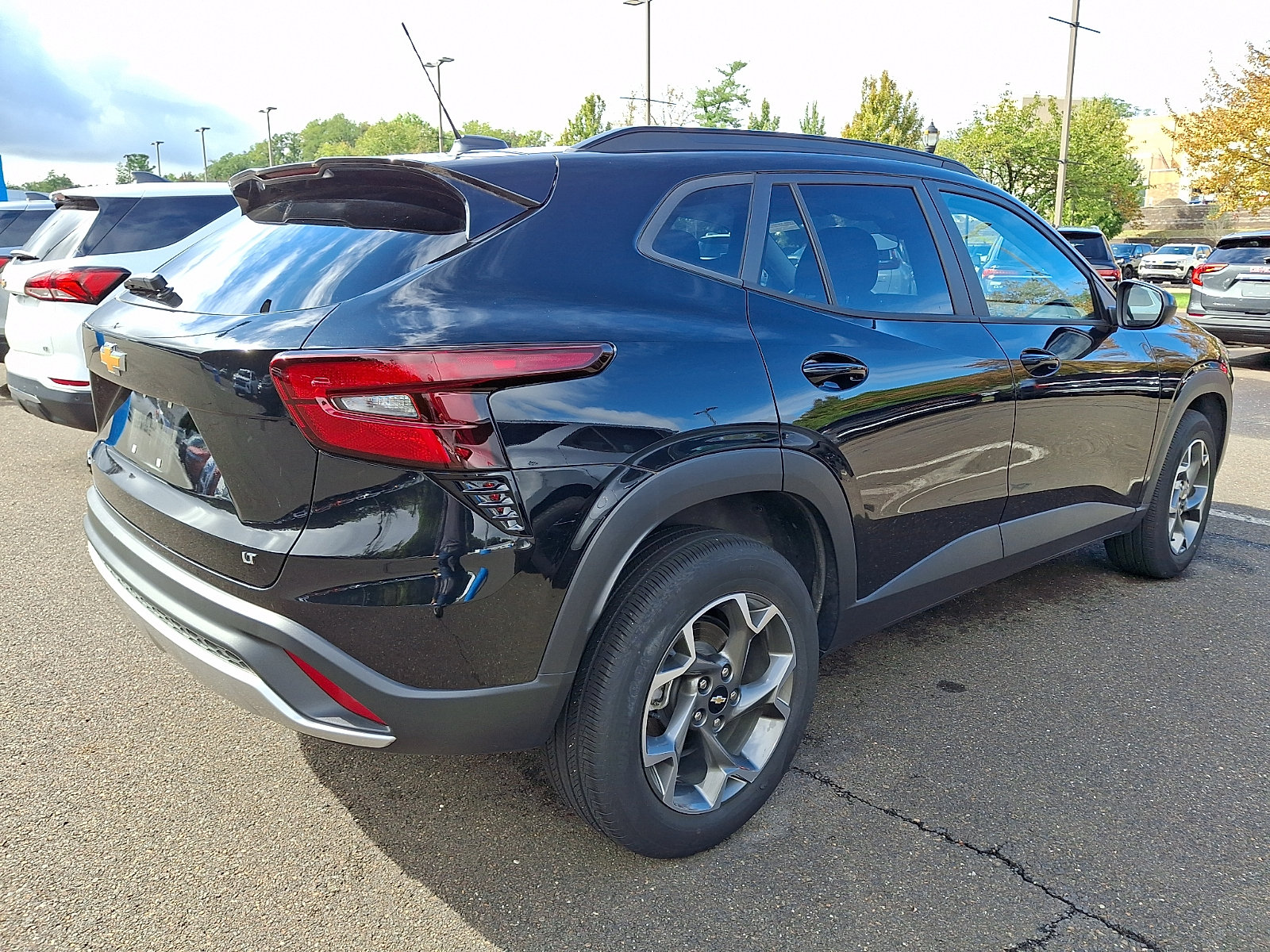 Used 2025 Chevrolet Trax LT FWD image 4